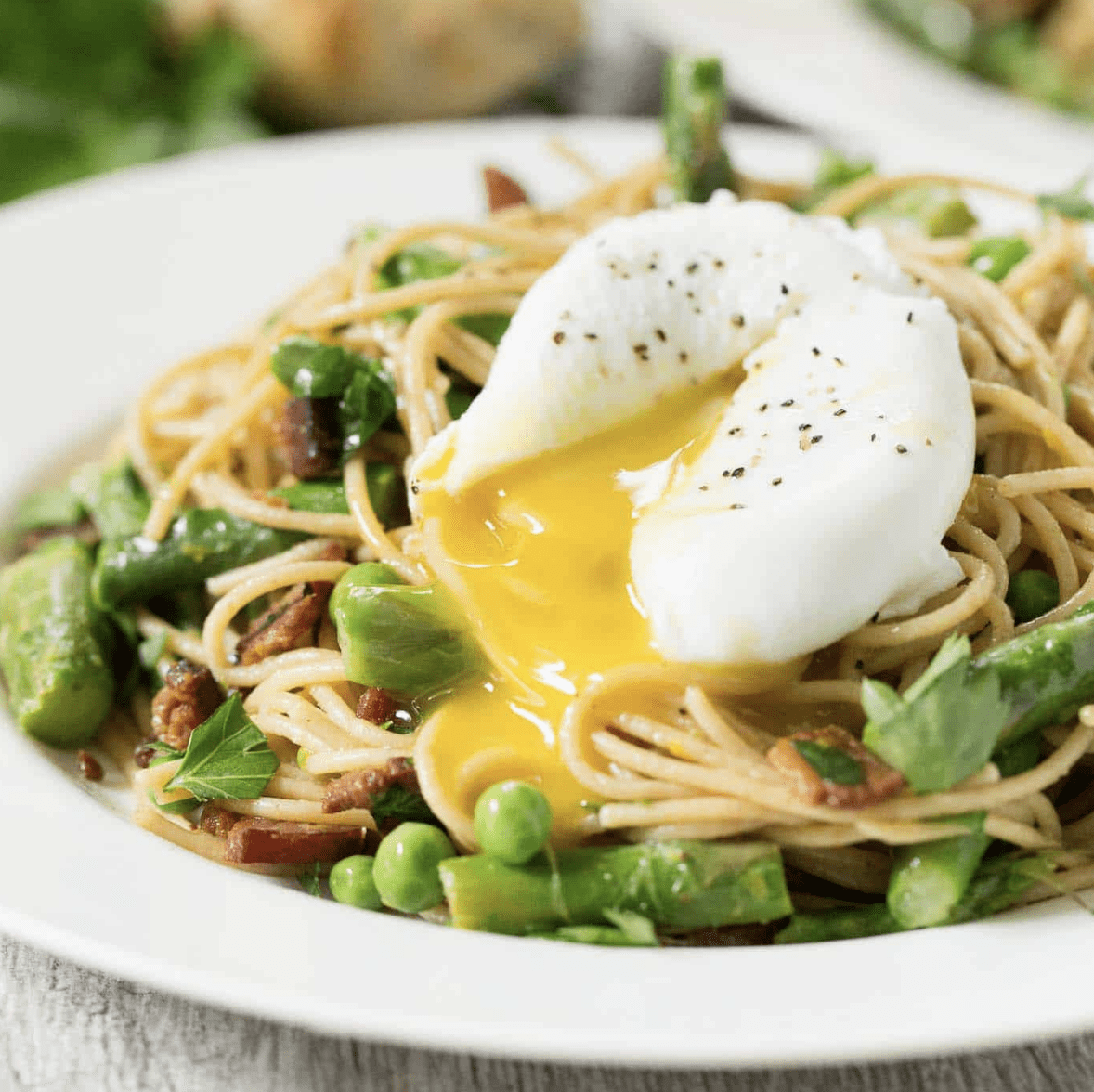 spaghetti-with-fried eggs-and-bread-crumbs-recipe