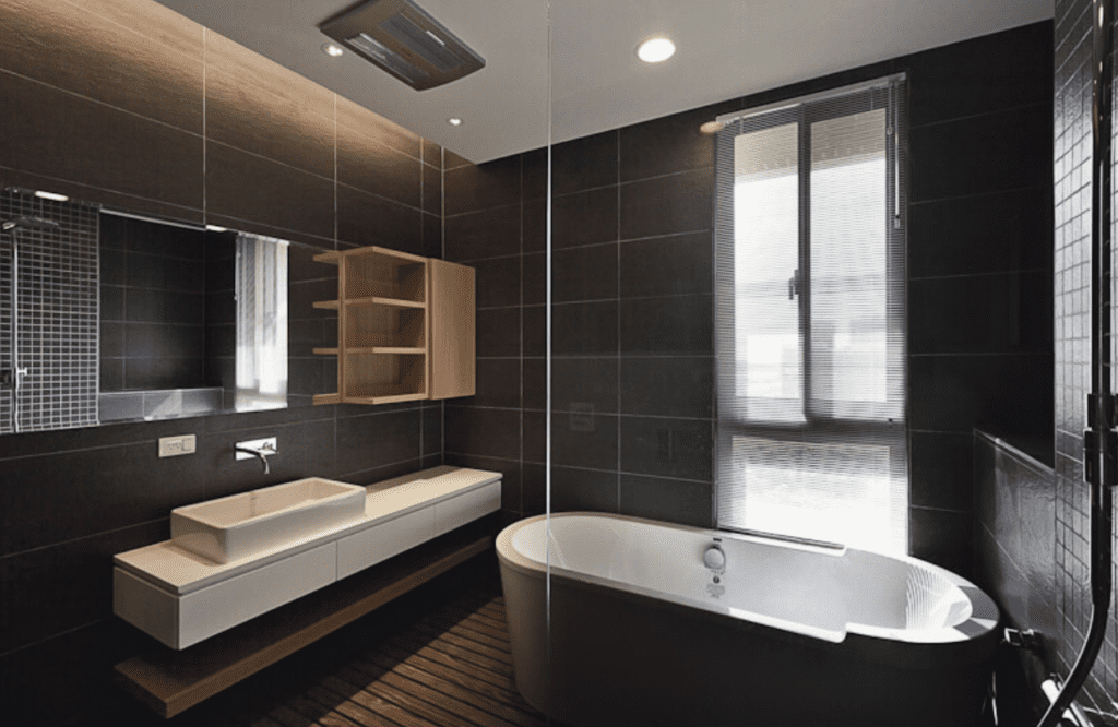 casa-pbonlife-bathrooms-contemporary-black-tile-teak-wood