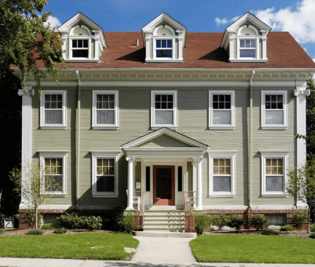 Popular-Architectural-Home-Styles-Colonial