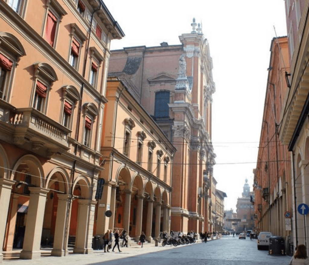 sites-to-see-places-to-eat-in-bologna-Via-dell-Indipendenza-Place-to-Eat-Ragù-at-DIANA