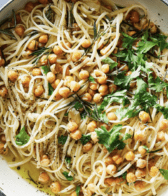 creamy-chickpea-pasta-with-spinach-and-rosemary