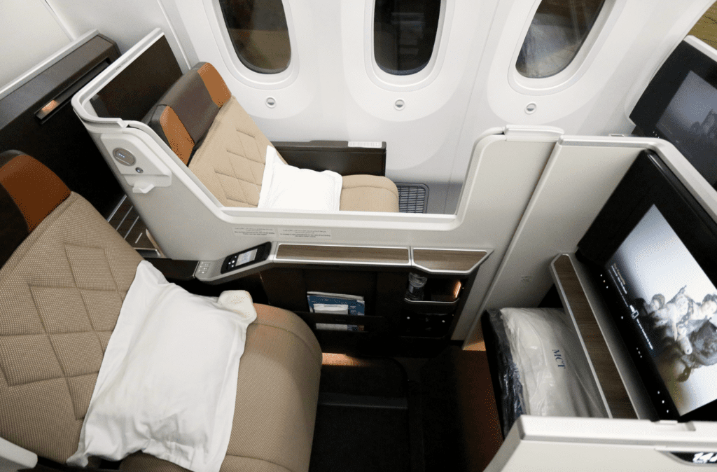best-business-class-airline-seats-Oman-Air-Business-Class-Seat