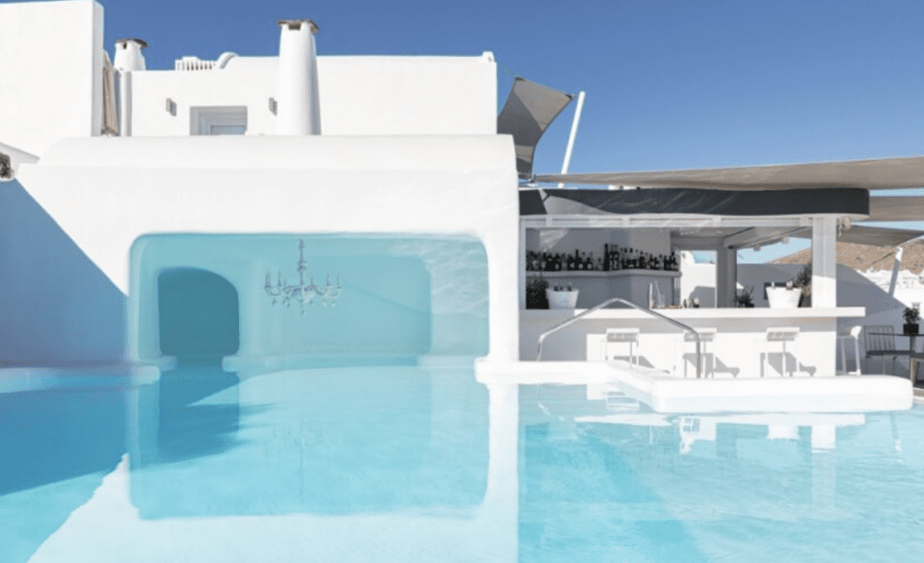 the-best-hotels-in-santorini-Canaves-Oia-Boutique-Hotel