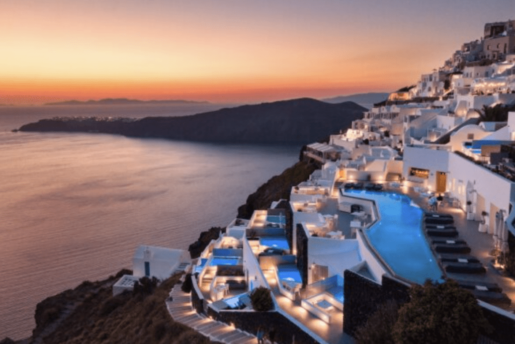 the-best-hotels-in-santorini-Grace-Hotel-Santorini-Auberge-Resorts-Collection