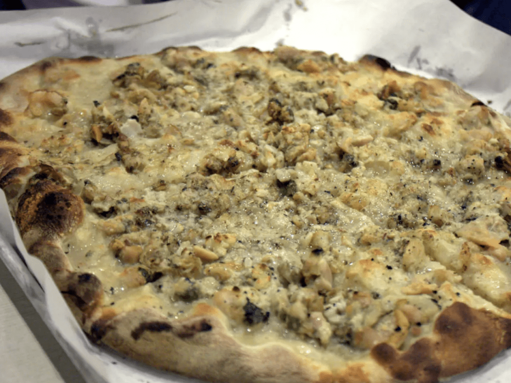 Pizza-Topped-With-Clams-in-New-Haven-CT
