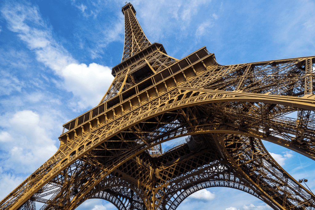 Image-of-Eiffel-Tower in-Paris-France