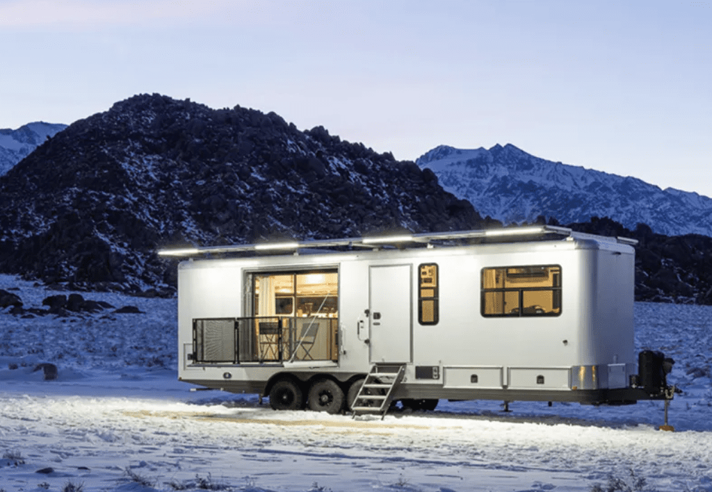 best-luxury-travel-trailers-Living-Vehicle-HD30