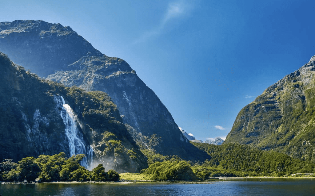 Image-of-New-Zealand-Mountains-waterfall